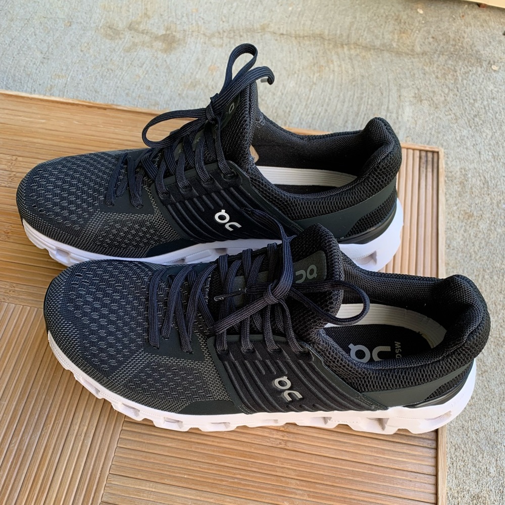 On Running Black and White Athletic Shoes - Picture 6 of 16